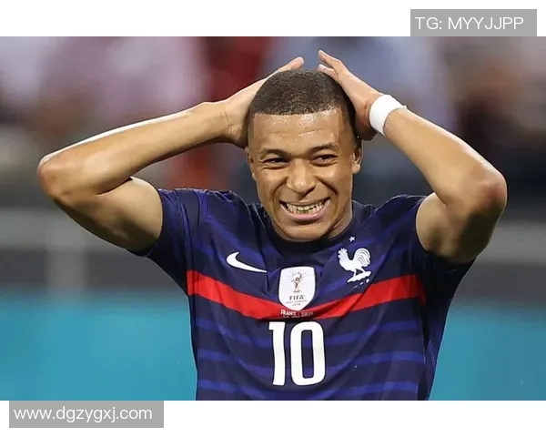 足球明星夜游酒吧挥洒汗水尽显球技与魅力的精彩瞬间